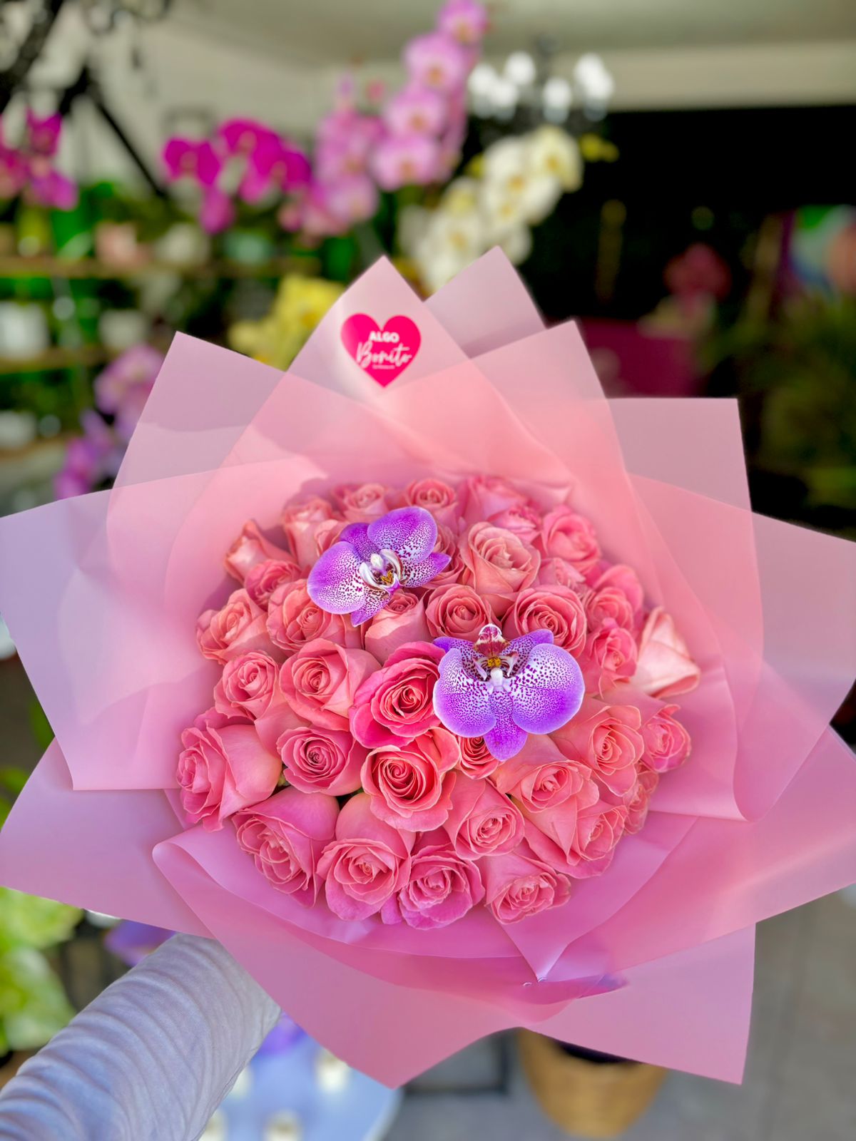 Ramo de Rosas Rosadas con Orquídeas